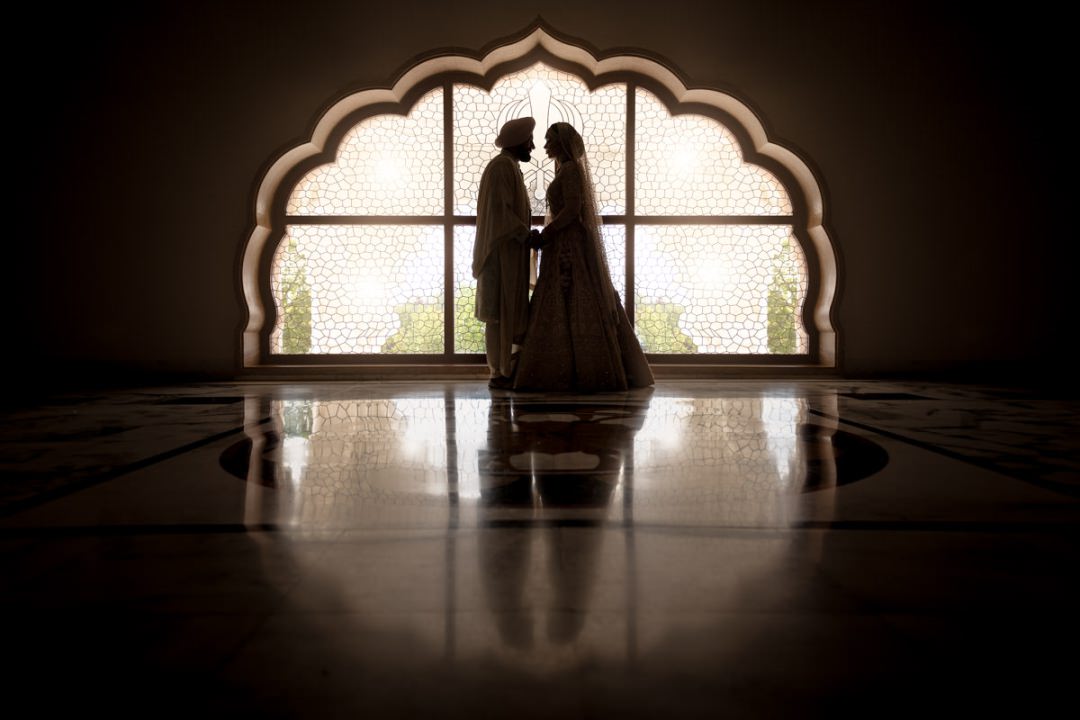 Sikh wedding couple silhouette at Gravesend Gurdwara