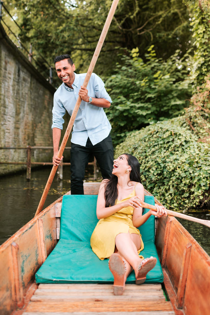 punting in Cambridge on a pre-wedding shoot