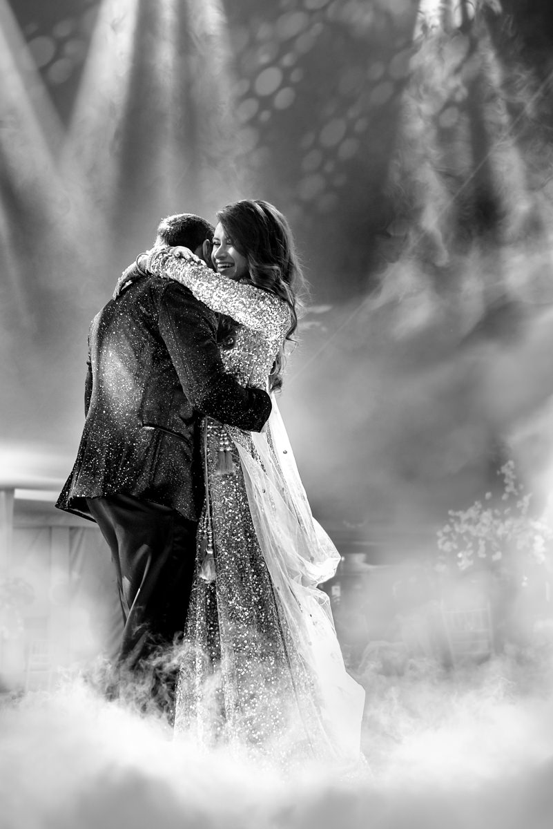 Amazing smiles at the couples first dance