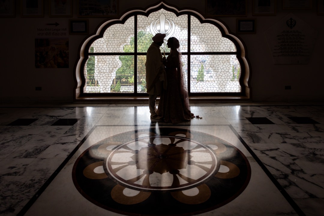 Couple portrait silhouette at Guru Nanak Darbar Gurdwara 